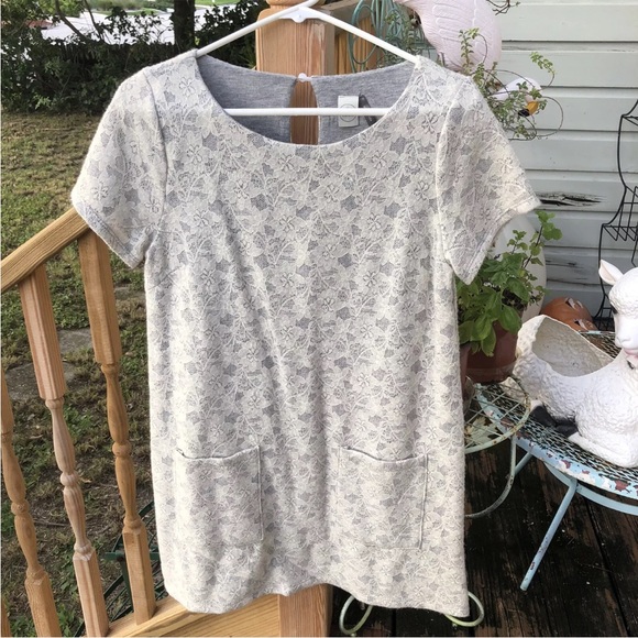 Paper Crane Dresses & Skirts - Anthropologie Paper Crane Gray Ivory Lace T Shirt Dress S Pockets Stretch Knit